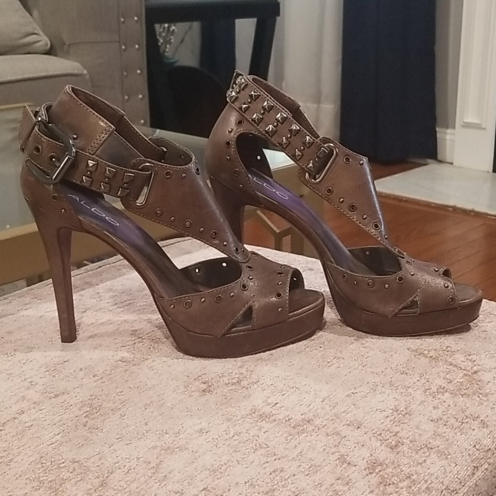 ‼️SALE‼️ ALDO HEEL WITH SPIKE DETAIL